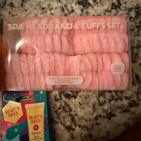 L'OCCITANE Amande Body Care Trio - Picture 3 of 4